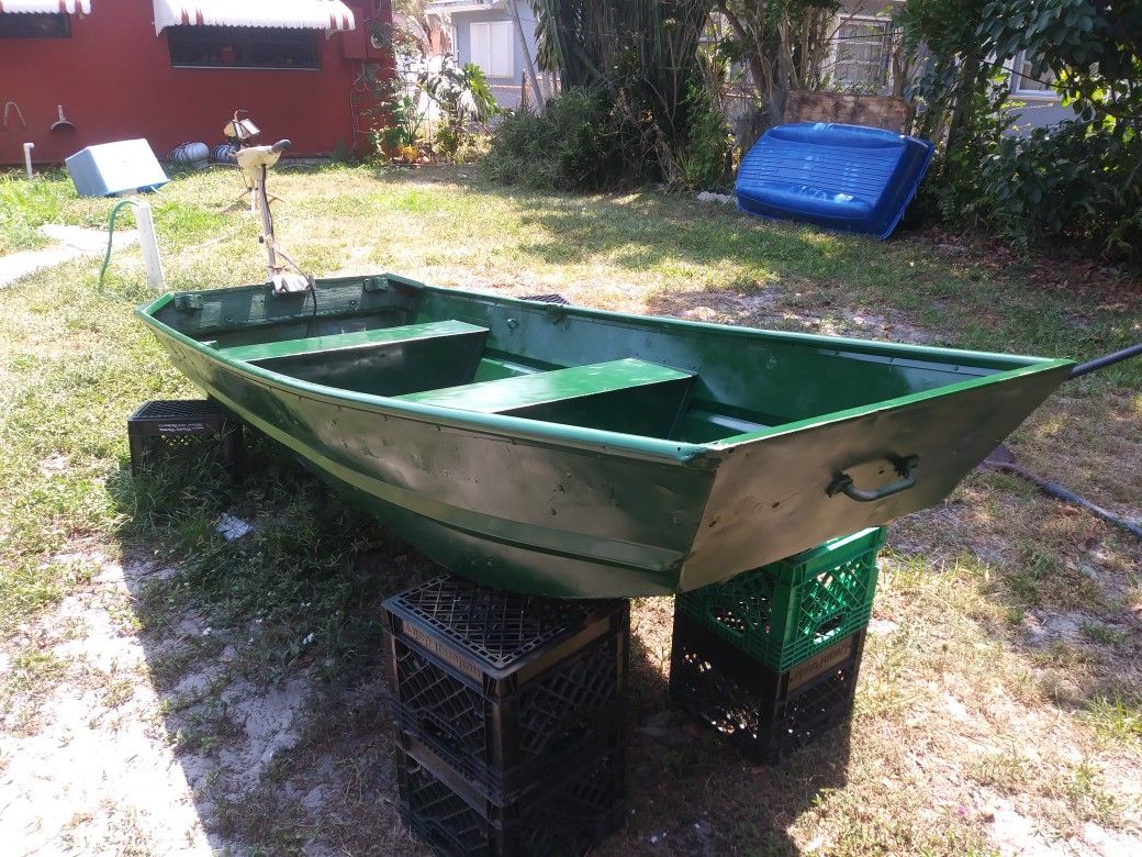 10 ft jon boat w/ trolling motor for Sale in Hollywood, FL OfferUp