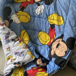 Mickey Mouse reversible comforter