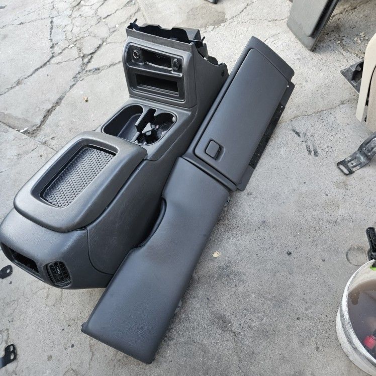 GM NBS FLOOR CENER CONSOLE 2006 SS