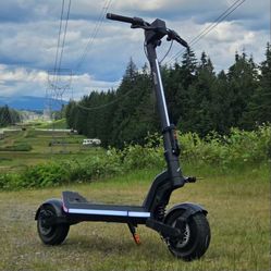 Apollo Phantom 2.0, 44mph / 50mi Range. ( Low Miles ). Electric Scooter