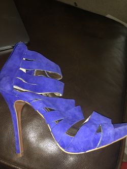 BCBG WOMEMS HEELS 5 1/2