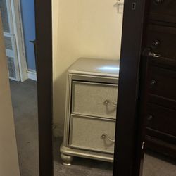 Standing Jewelry Box