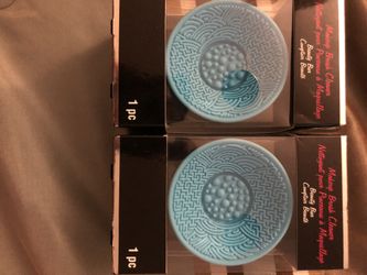 Make up brush cleaners