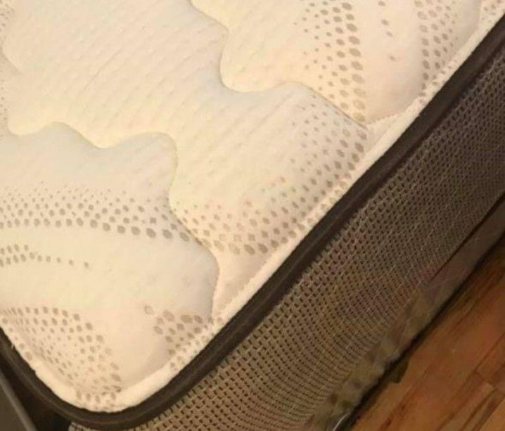 Queen Mattress Hampton & Rhodes HR400 for Sale in Round Rock, TX OfferUp