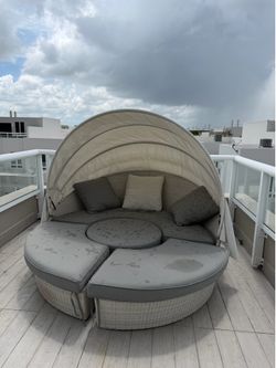 PATIO BED