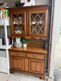 Bassett furniture older buffet hutch