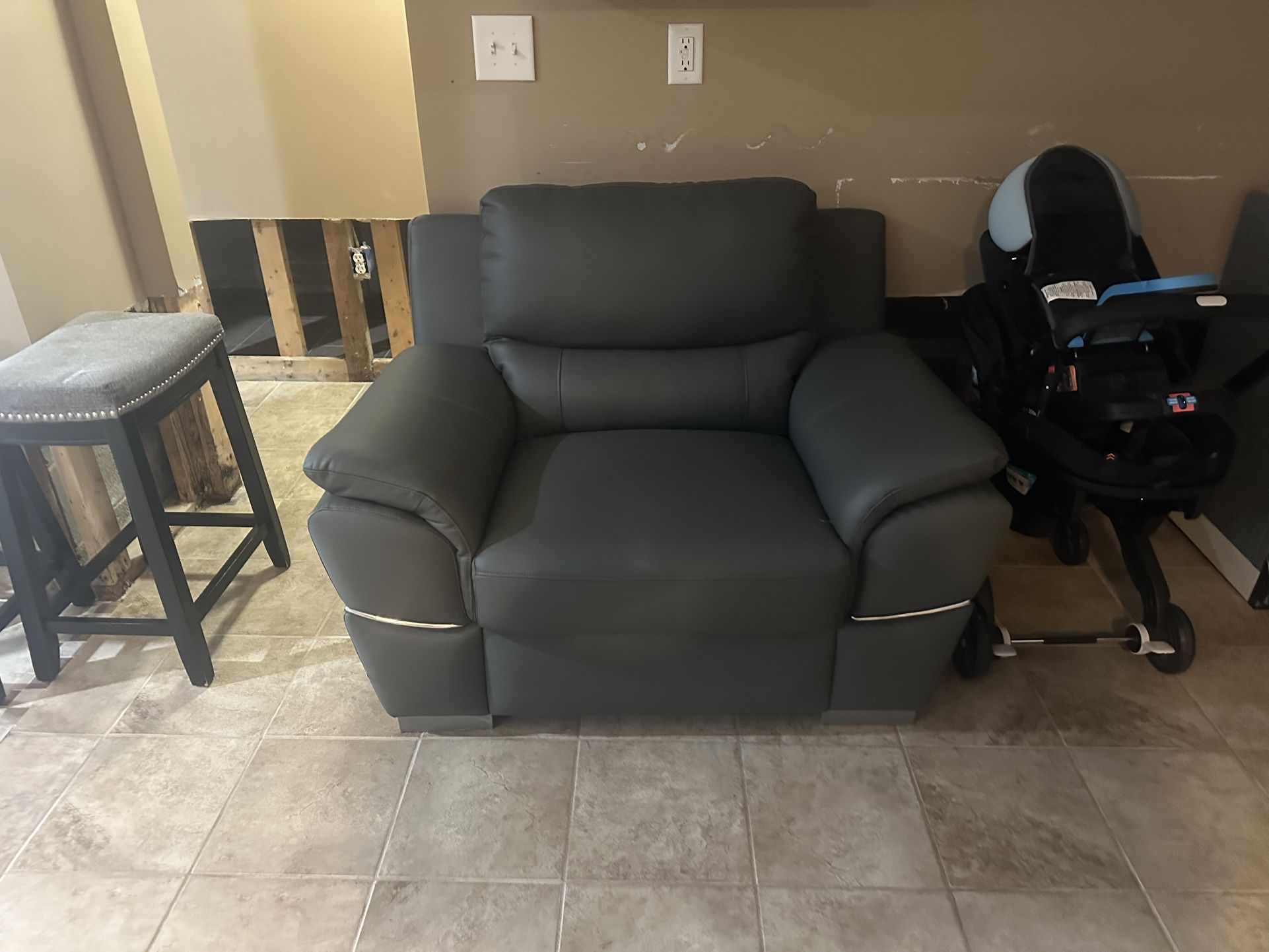 Large Sofa Chair BRAND NEW
