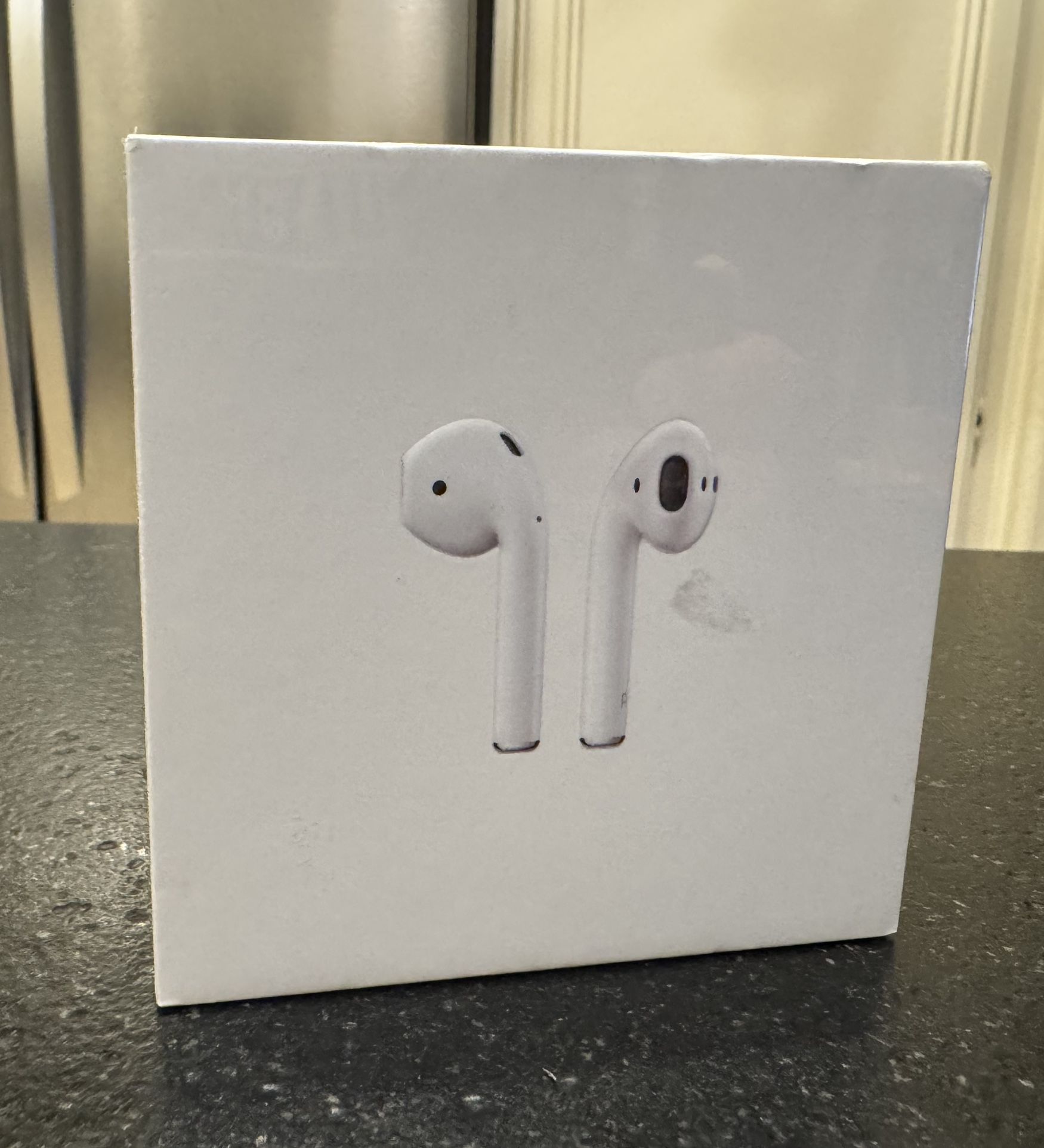 Apple AirPods 2nd Generation with Charging Case - White MV7N2AM/A New Sealed