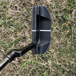 🔥 Odyssey Center Fire II Putter – Center Shafted – 35” – Headcover Included 🔥 