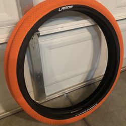 Lagos Snakeskin 29” X 2.5 Orange Black Tires