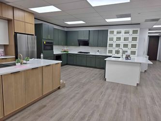 Premium Kitchen Cabinets – Luxury Quality at Clearance Prices