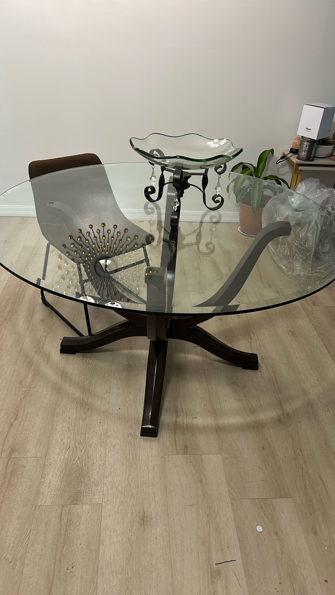 Beautiful Dining Table With 4 Chairs
