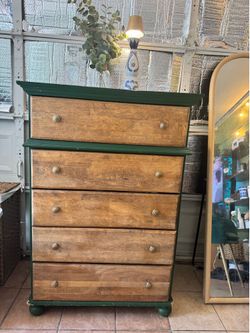 Wood 5 drawer dresser