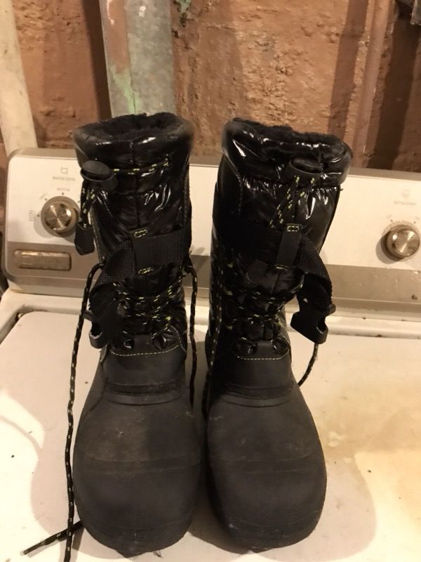 Boys snow boots size 3