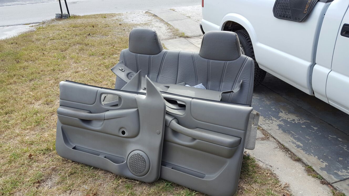 2002 Chevy S10 interior