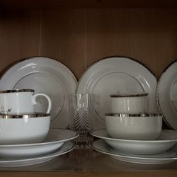 Target Holiday 2009 First Frost porcelain Dinnerware