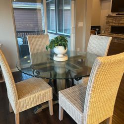 Dining table + 4 Chairs
