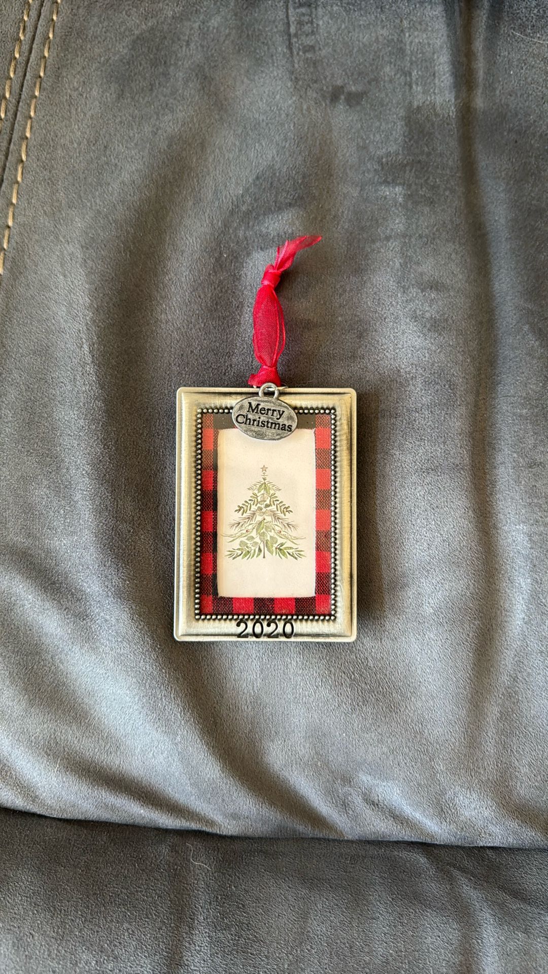 New Without Tags 2020 Merry Christmas Metal Silver Red Black Holiday Photo Picture Frame Ornament