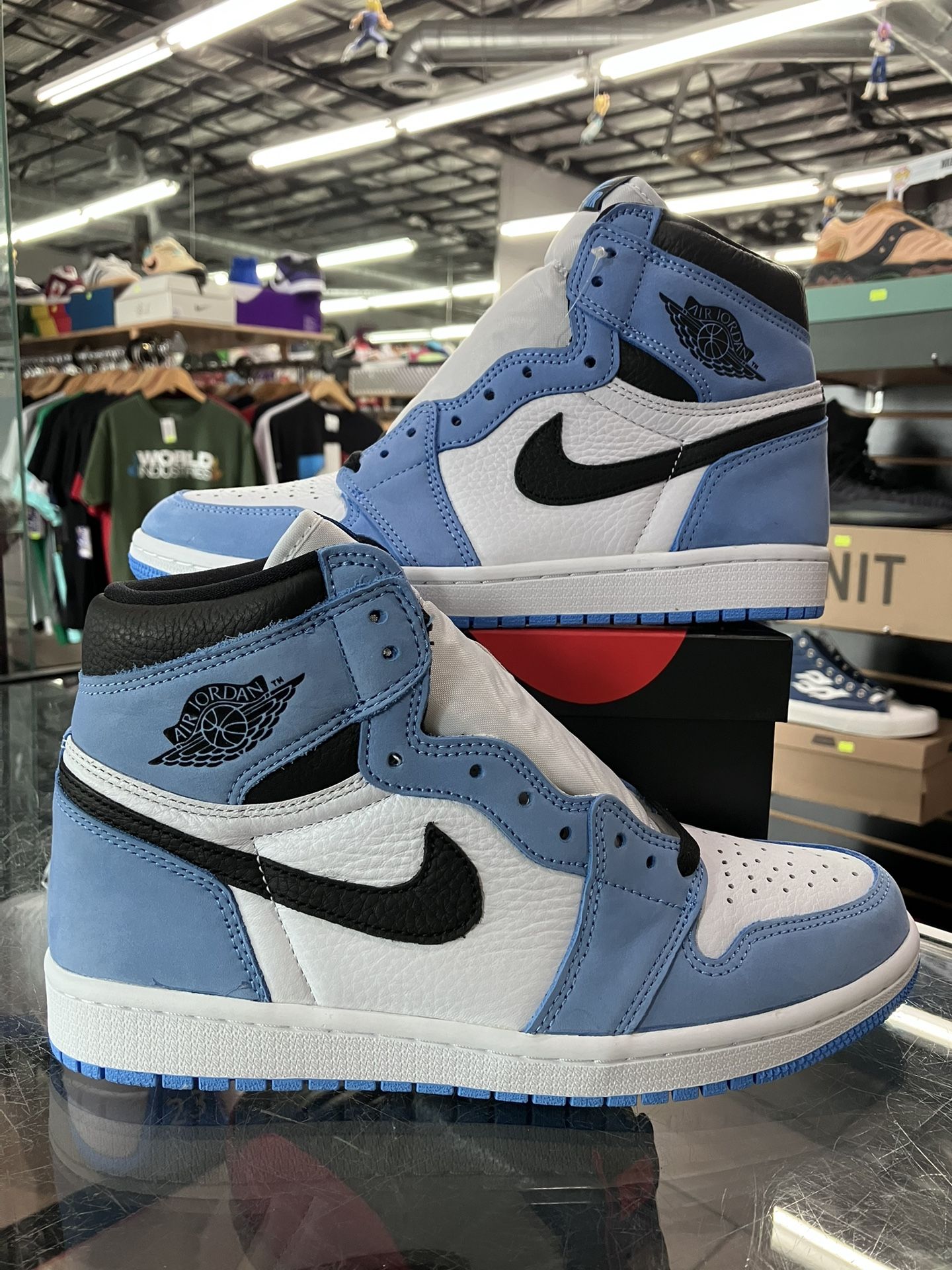 Air Jordan 1 Retro High University Blue