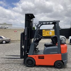 Toyota Forklift 7FGCU15 3000 LB CAP LOW HOURS