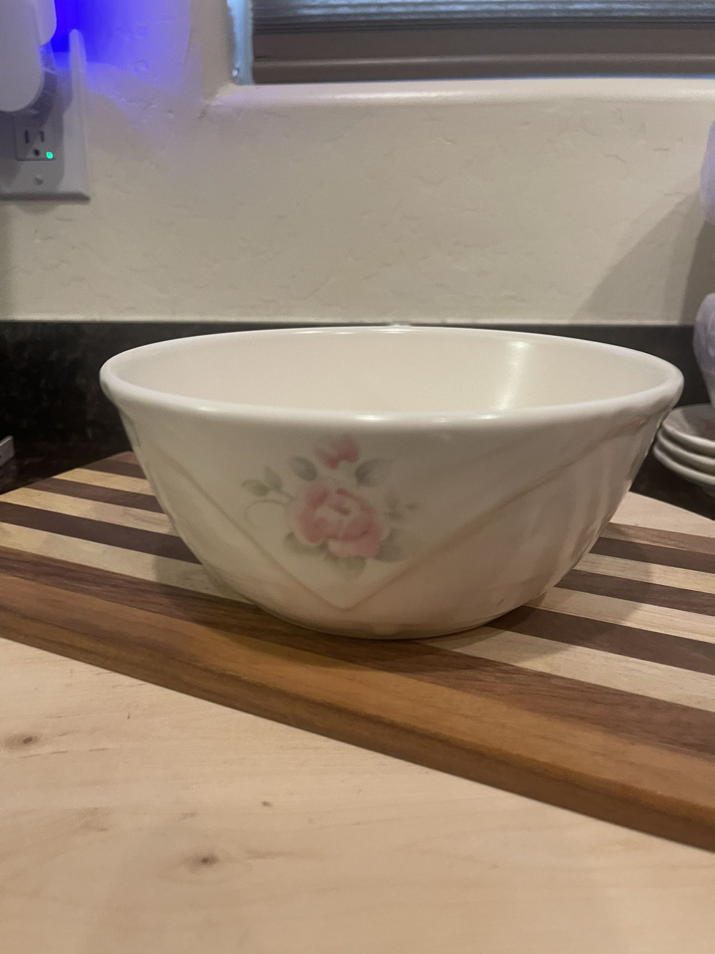 Pfaltzgraff Tea Rose Basket Weave Pattern Vegetable Bowl