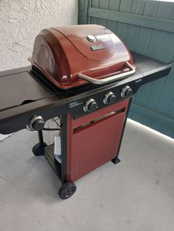 BBQ GIRL BY Charbroil 4burners in excellent condition very clean