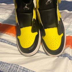 Jordan 1 Mid New Love  Size 10.5