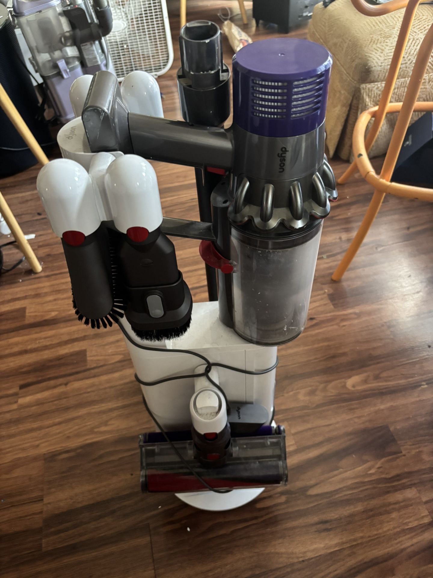 Dyson Vacuum With Dok