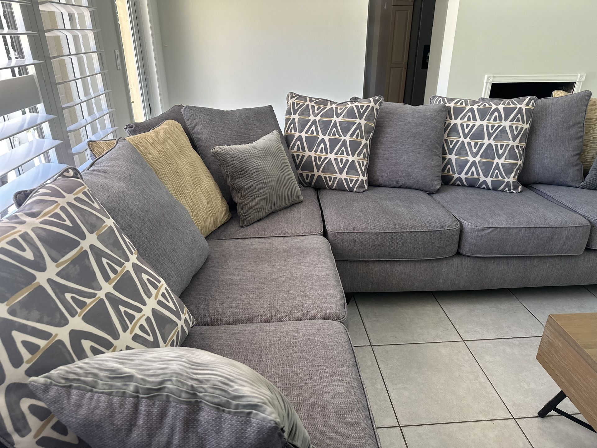 Modern Living Room Sofa Set #FurnitureForSale #FortLauderdale #UsedFurniture #CleanFurniture #OfferUp