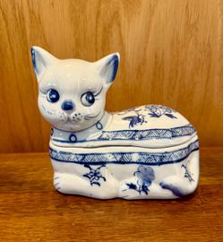 Vintage Blue & White Ceramic Kitty Cat Lidded Jar/ Trinket Box Delft Blue Style