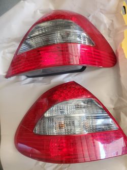 2 Tail Lights Mercedes-Benz 2007, 2008, 2009 E350 Tail Lights