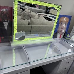 Hello Kitty Vanity ((( No Credit Needed))