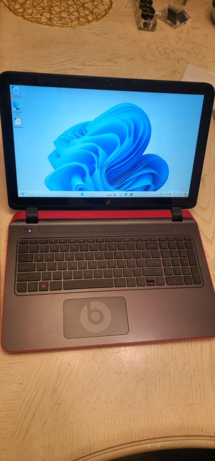 HP Beats Special Edition 15-p030nr Notebook PC Used With Windows 11 Tounscreen And 250 Ssd