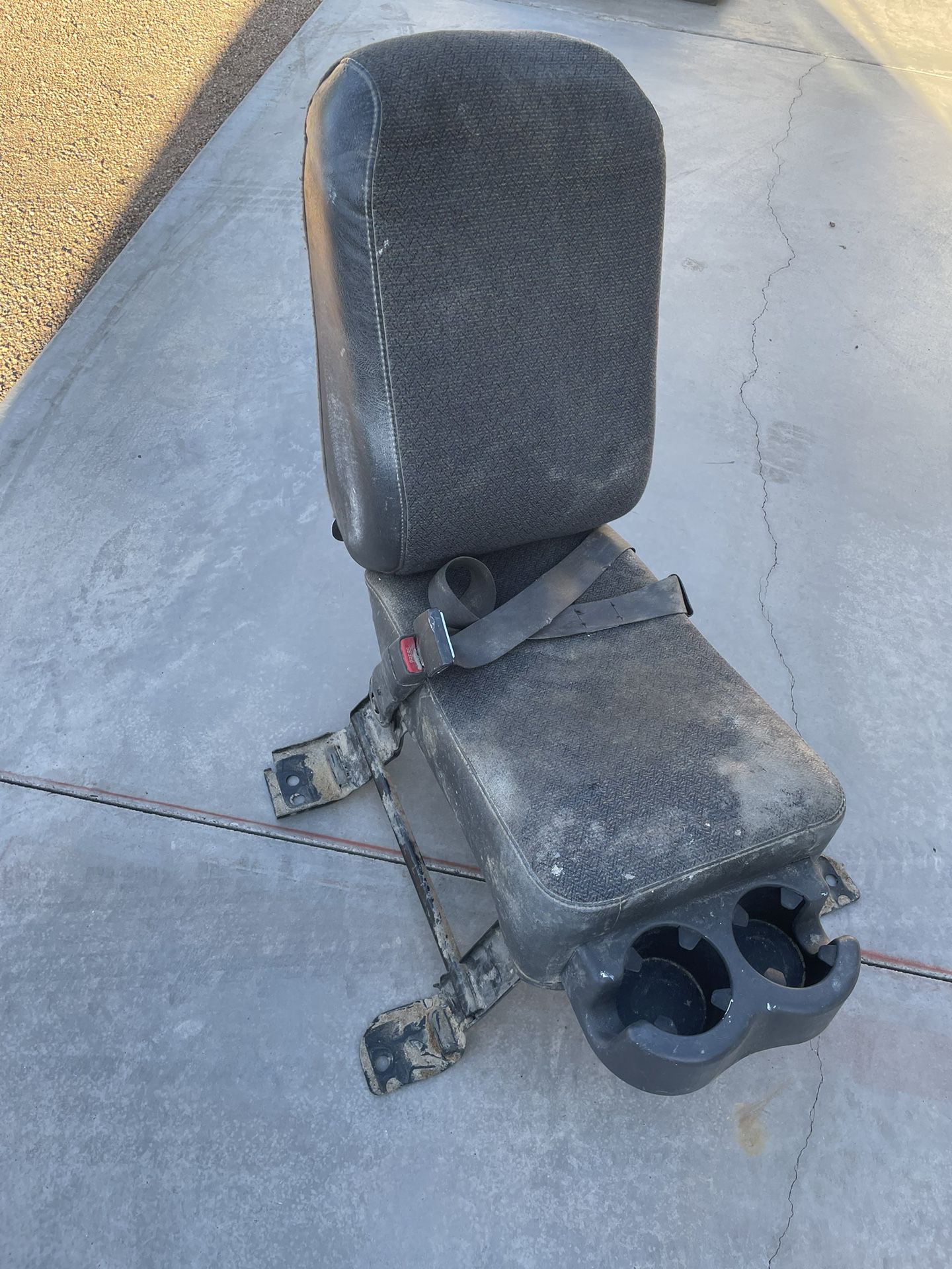 99-06 Chevy Silverado Front Center Jump Seat Work Truck  - Does NOT Fold 