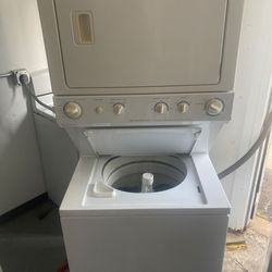 Stackable Washer and dryer Electric 27 inch working perfect