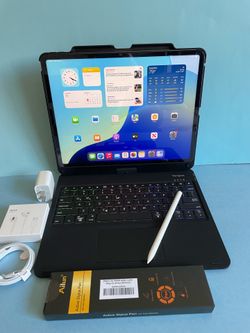 Apple IPad Pro 12.9” 5th Generation (M1 chip/ Face ID/2021) 128GB with pen, keyboard & Accessories