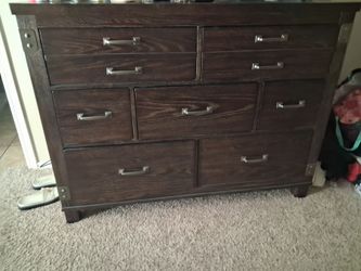King size bedroom (no mattress)
