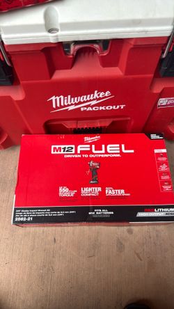 Milwaukee m12 fuel 3/8 stubby impact wrench kit