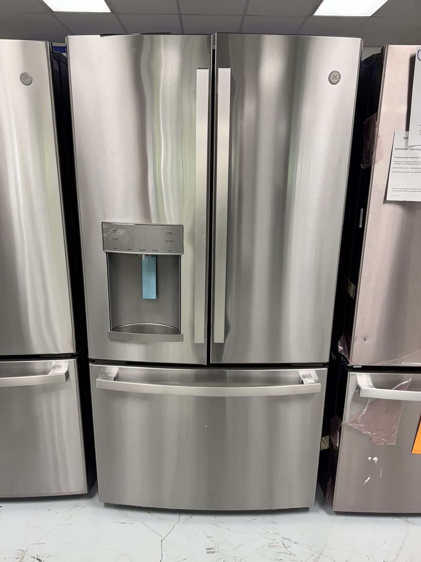 28 Cu.ft French Door Refrigerator With Water And Ice