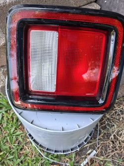 Luz trasera lado izquierdo. Para jeep 2020