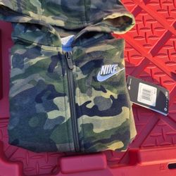 New Boys Size 7 Nike Zip Up