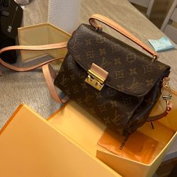 Louis Vuitton Crossbody 