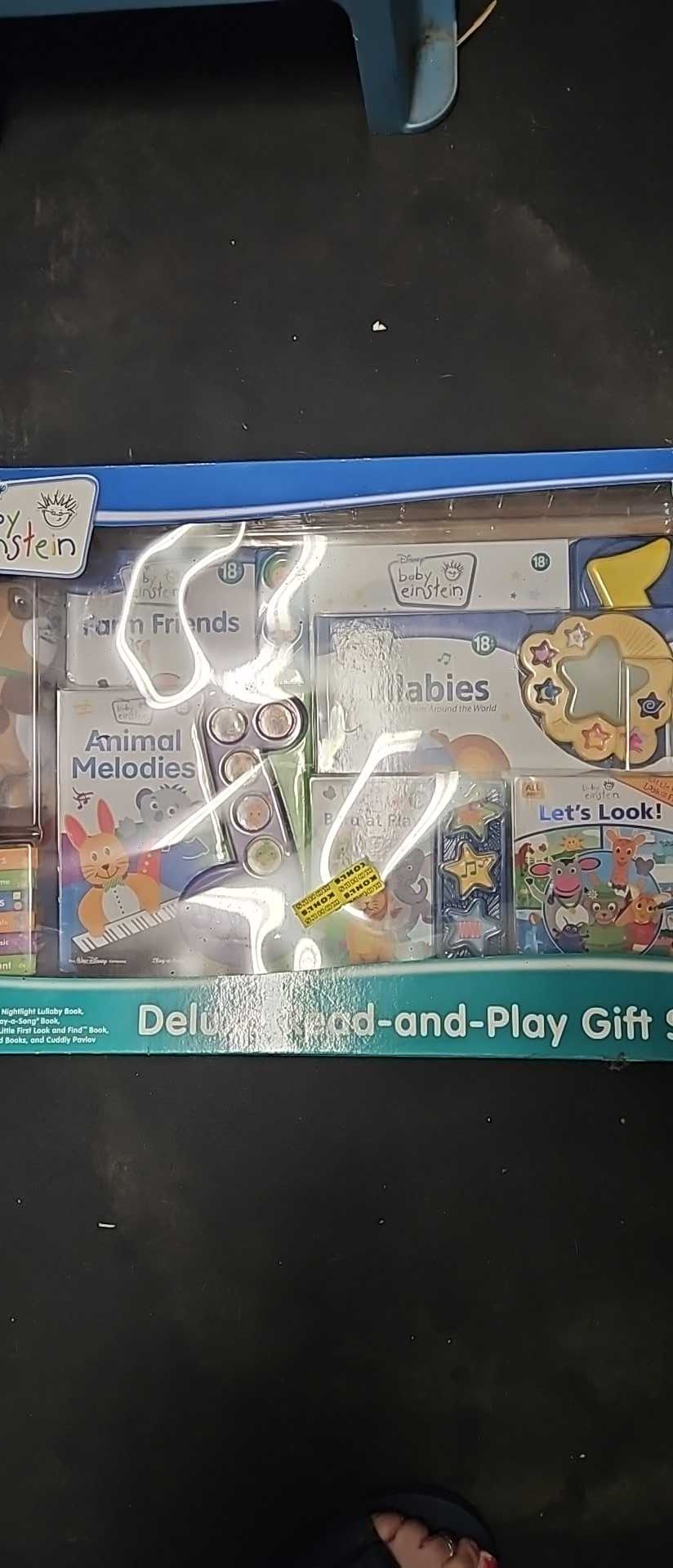 Baby Einstein Deluxe Read & Play Gift Set