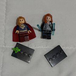 CW Supergirl / Black Widow Minifigures