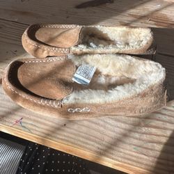 New Kids Uggs Size 5