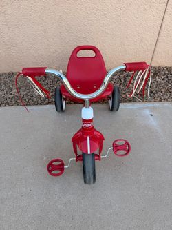 Radio Flyer Ready to Ride Folding Trike for Toddlers with Streamers