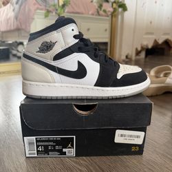 Air Jordan 1 MID SE