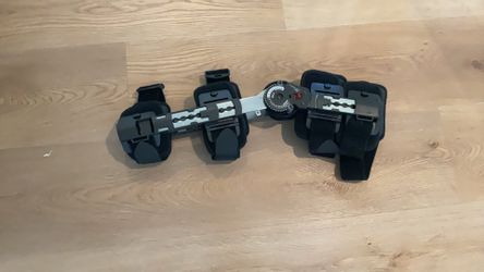 Donjoy x-rom knee brace