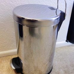 Simplehuman 4.5L Silver Round Step Trash Can, Never Used