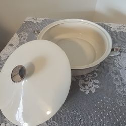 $125.00 - LENOX FINE CHINA DISH/BOWL/CASERROLE WITH LID! LIKE NEW!! 